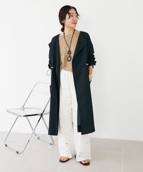 le.coeur blanc（ルクールブラン）の「タンブラーオックスロングブルゾンコート（ノーカラーコート・レディース・グレイッシュベージュ/ネイビー・38）」の4枚目の写真