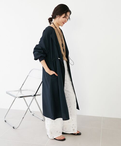 le.coeur blanc（ルクールブラン）の「タンブラーオックスロングブルゾンコート（ノーカラーコート・レディース・グレイッシュベージュ/ネイビー・38）」の7枚目の写真