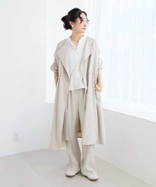 le.coeur blanc（ルクールブラン）の「タンブラーオックスロングブルゾンコート（ノーカラーコート・レディース・グレイッシュベージュ/ネイビー・38）」の21枚目の写真