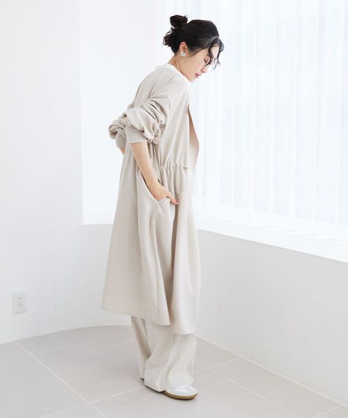 le.coeur blanc（ルクールブラン）の「タンブラーオックスロングブルゾンコート（ノーカラーコート・レディース・グレイッシュベージュ/ネイビー・38）」の20枚目の写真