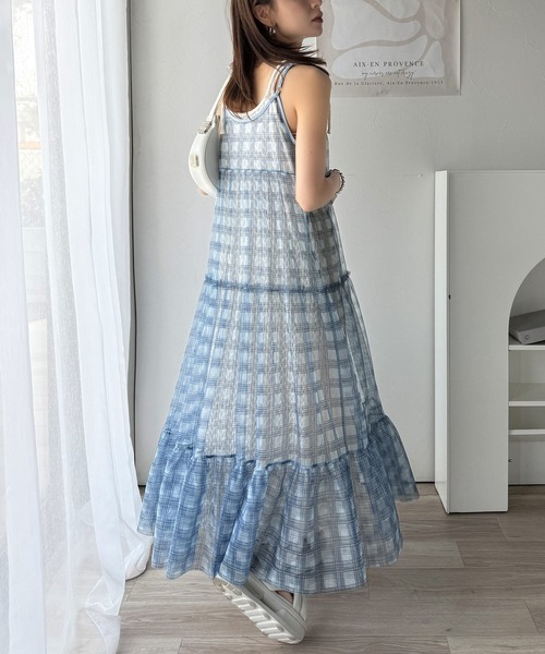 mily bilet(ミウィビレット)の「【mily bilet】大人の甘さを引き立てる。チェックチュールフリルティアードキャミワンピース(ワンピース・レディース・ブルー/ブラック・LARGE/MEDIUM/SMALL/X-LARGE)」の16枚目の写真