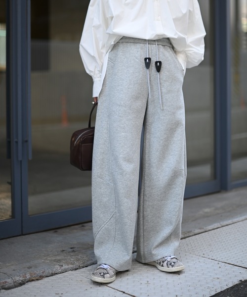 Marient（マリエント）の「カットワークカーブスウェットPT（スウェットパンツ・レディース・グレー/ブラック・FREE）」の2枚目の写真