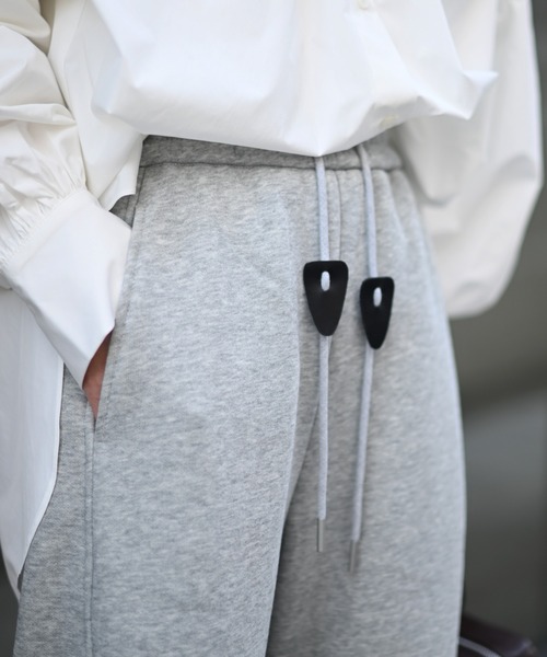 Marient（マリエント）の「カットワークカーブスウェットPT（スウェットパンツ・レディース・グレー/ブラック・FREE）」の3枚目の写真
