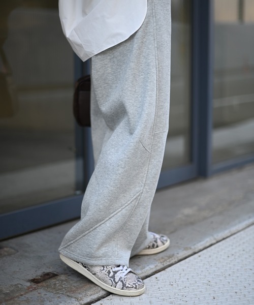 Marient（マリエント）の「カットワークカーブスウェットPT（スウェットパンツ・レディース・グレー/ブラック・FREE）」の4枚目の写真