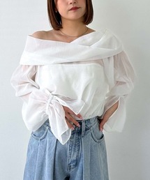 タックオフショルブラウス