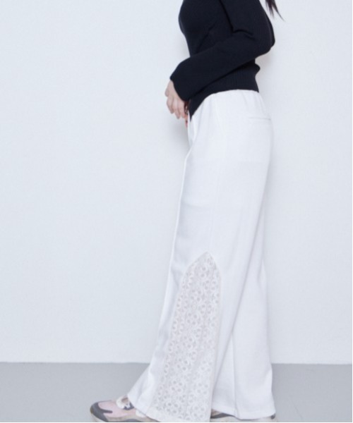 Muel Chic(ミュエルシック)の「Lizy lace pants リジーレースパンツ(スウェットパンツ・レディース・ホワイト・FREE)」の2枚目の写真