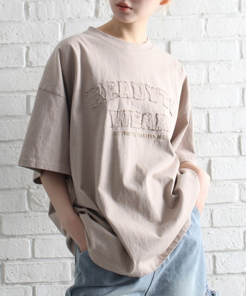 SpRay(スプレイ)の「貼付ロゴBIG Tシャツ(Tシャツ/カットソー・レディース・ホワイト/チャコールグレー/ベージュ/ネイビー/ボルドー・FREE)」の4枚目の写真