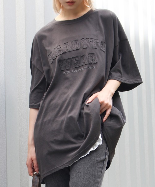 SpRay(スプレイ)の「貼付ロゴBIG Tシャツ(Tシャツ/カットソー・レディース・ホワイト/チャコールグレー/ベージュ/ネイビー/ボルドー・FREE)」の3枚目の写真