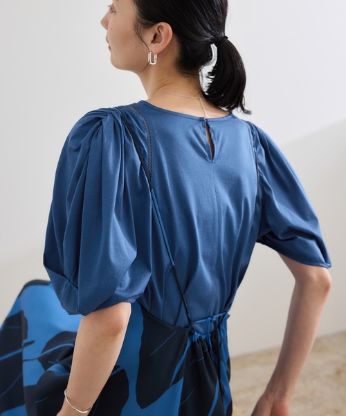 ROPE'(ロペ)の「【洗える】クリア天竺ボリュームスリーブプルオーバー【お仕事・通勤対応】(Tシャツ/カットソー・レディース・ホワイト/ブラック/ブルー/カーキ・FREE)」の4枚目の写真