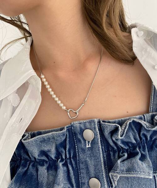 MAJESTIC LEGON（マジェスティックレゴン）の「アンニュイハートネックレス（ネックレス・レディース・シルバー/アイボリー・FREE）」の2枚目の写真