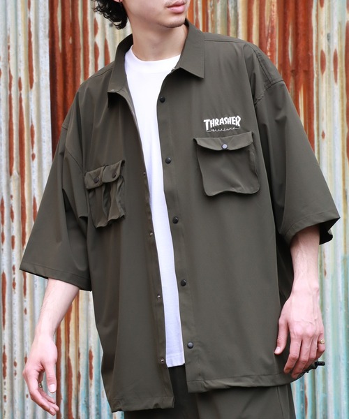 THRASHER(スラッシャー)の「【THRASHER/スラッシャー】 接触冷感 オーバーサイズ ナイロンストレッチ 半袖シャツ(シャツ/ブラウス・メンズ・カーキ/グレイッシュベージュ/ブラック・M/XL/L)」の1枚目の写真