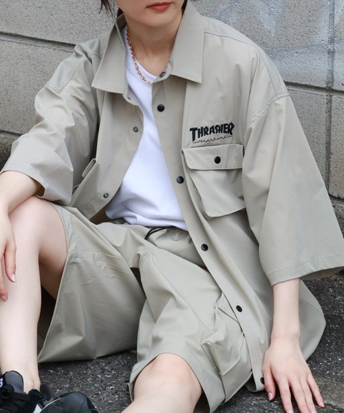 THRASHER(スラッシャー)の「【THRASHER/スラッシャー】 接触冷感 オーバーサイズ ナイロンストレッチ 半袖シャツ(シャツ/ブラウス・メンズ・カーキ/グレイッシュベージュ/ブラック・M/XL/L)」の3枚目の写真