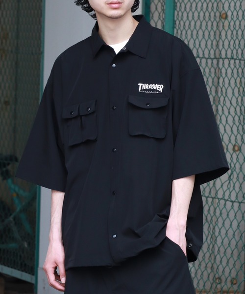 THRASHER(スラッシャー)の「【THRASHER/スラッシャー】 接触冷感 オーバーサイズ ナイロンストレッチ 半袖シャツ(シャツ/ブラウス・メンズ・カーキ/グレイッシュベージュ/ブラック・M/XL/L)」の2枚目の写真