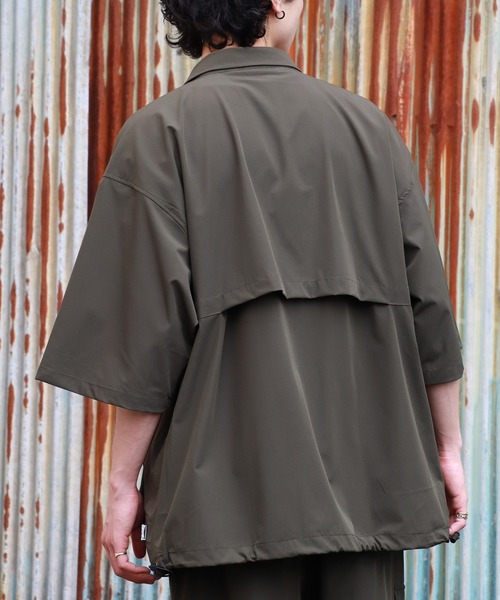 THRASHER(スラッシャー)の「【THRASHER/スラッシャー】 接触冷感 オーバーサイズ ナイロンストレッチ 半袖シャツ(シャツ/ブラウス・メンズ・カーキ/グレイッシュベージュ/ブラック・M/XL/L)」の10枚目の写真