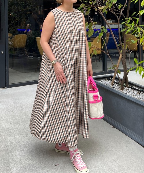 StyleSea(スタイルシー)の「バックジップチェック柄フレアーワンピース(ワンピース・レディース・ブラック/グレー/ベージュ/カーキ/ネイビー・FREE)」の3枚目の写真