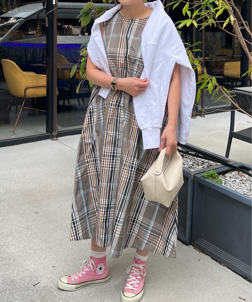 StyleSea(スタイルシー)の「バックジップチェック柄フレアーワンピース(ワンピース・レディース・ブラック/グレー/ベージュ/カーキ/ネイビー・FREE)」の18枚目の写真