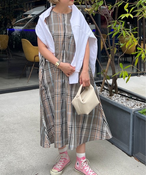 StyleSea(スタイルシー)の「バックジップチェック柄フレアーワンピース(ワンピース・レディース・ブラック/グレー/ベージュ/カーキ/ネイビー・FREE)」の19枚目の写真