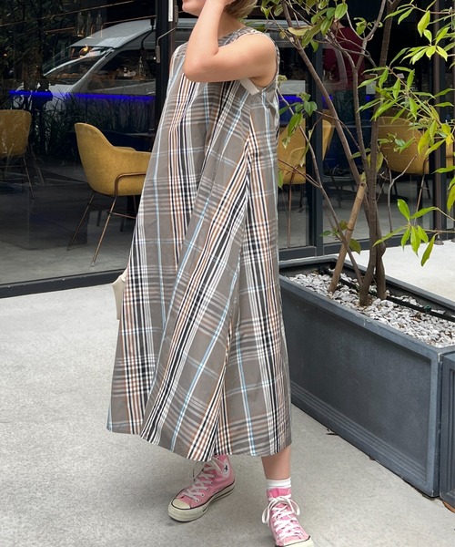 StyleSea(スタイルシー)の「バックジップチェック柄フレアーワンピース(ワンピース・レディース・ブラック/グレー/ベージュ/カーキ/ネイビー・FREE)」の21枚目の写真