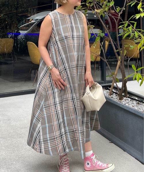 StyleSea(スタイルシー)の「バックジップチェック柄フレアーワンピース(ワンピース・レディース・ブラック/グレー/ベージュ/カーキ/ネイビー・FREE)」の22枚目の写真