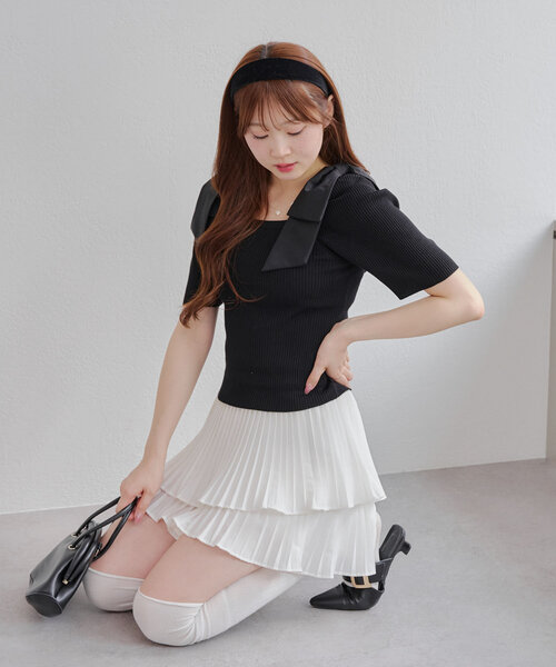 continuer de NICE CLAUP(コンティニューデナイスクラップ)の「肩リボンスクエアネックニット(ニット/セーター・レディース・ブラック/オフホワイト/ブルー・FREE)」の10枚目の写真