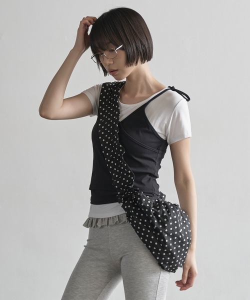 UNE MANSION（ユヌマンション）の「【2WAY仕様クロスバッグ/ハンドバッグ】ドットパターンシャーリングラブリーギャザーバッグ（ショルダーバッグ・レディース・アイボリー/ブラック・ONE SIZE）」の7枚目の写真