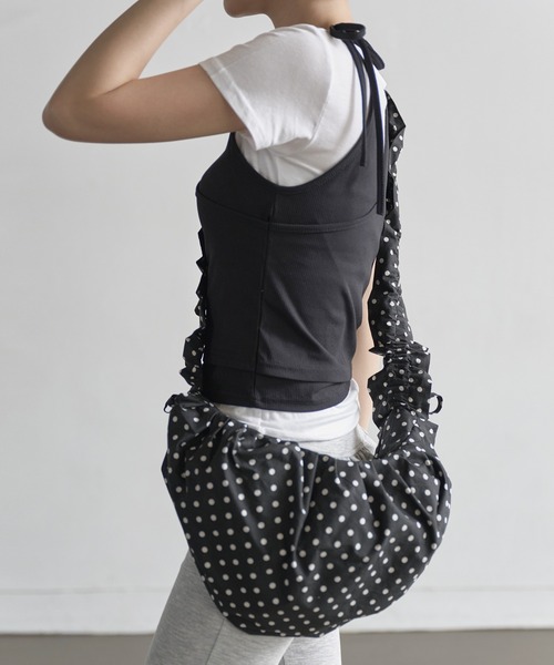UNE MANSION（ユヌマンション）の「【2WAY仕様クロスバッグ/ハンドバッグ】ドットパターンシャーリングラブリーギャザーバッグ（ショルダーバッグ・レディース・アイボリー/ブラック・ONE SIZE）」の16枚目の写真