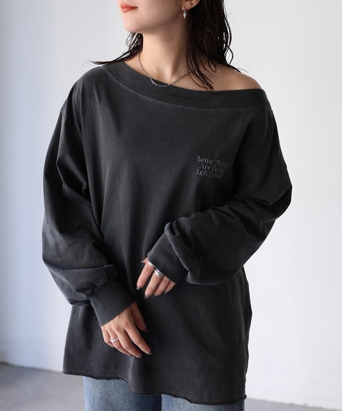 Riberry(リベリー)の「ロゴ刺繍オフショルピグメントロンT(Tシャツ/カットソー・レディース・グレー/ホワイト系/チャコールグレー・FREE)」の3枚目の写真