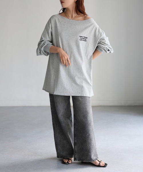 Riberry(リベリー)の「ロゴ刺繍オフショルピグメントロンT(Tシャツ/カットソー・レディース・グレー/ホワイト系/チャコールグレー・FREE)」の13枚目の写真