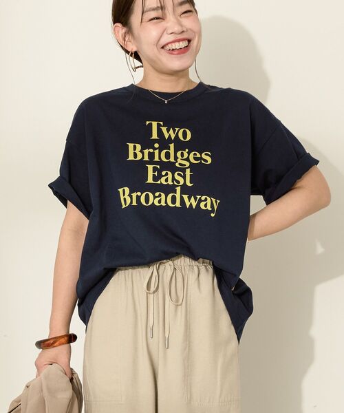 AMERICAN HOLIC(アメリカンホリック)の「カラーロゴ Tシャツ(Tシャツ/カットソー・レディース・チャコールグレー/ピンク/ネイビー/オフホワイト・M/L)」の1枚目の写真