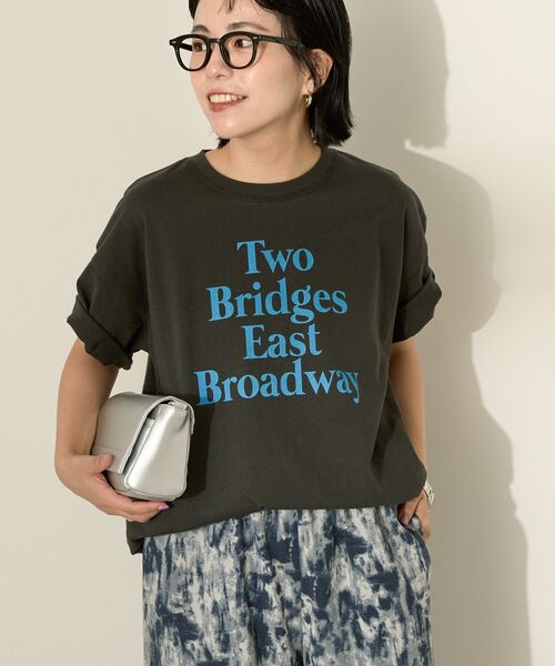 AMERICAN HOLIC(アメリカンホリック)の「カラーロゴ Tシャツ(Tシャツ/カットソー・レディース・チャコールグレー/ピンク/ネイビー/オフホワイト・M/L)」の3枚目の写真