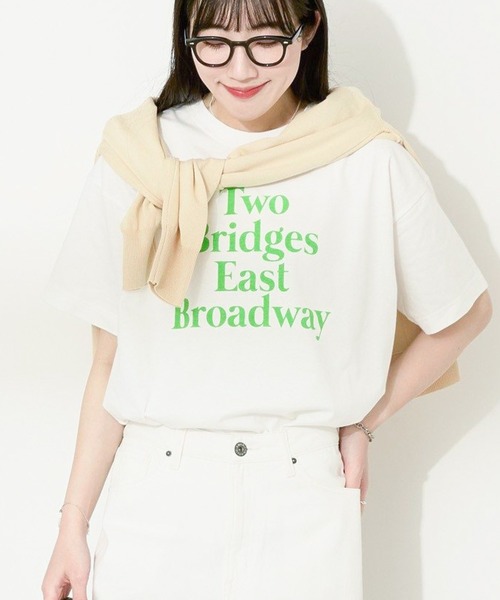 AMERICAN HOLIC(アメリカンホリック)の「カラーロゴ Tシャツ(Tシャツ/カットソー・レディース・チャコールグレー/ピンク/ネイビー/オフホワイト・M/L)」の2枚目の写真