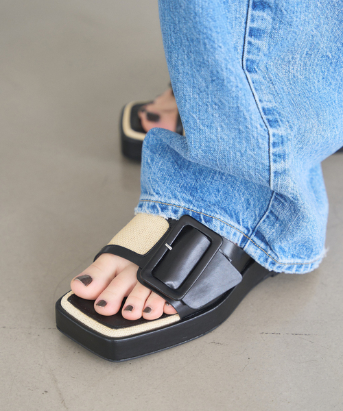 LE TALON（ルタロン）の「KARIN TAKUBO×LE TALONバックルスライダーサンダル（サンダル・レディース・キャメル/ブラック・SMALL/MEDIUM/LARGE/X-LARGE）」の4枚目の写真