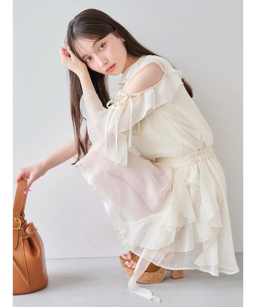 dazzlin（ダズリン）の「シアーフルイドフリルミニスカート（スカート・レディース・ブラック/オフホワイト/ブルー・SMALL/MEDIUM）」の7枚目の写真