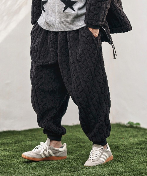 CAMBIO（カンビオ）の「mp13811- Cable Jacquard Boa Jogger Pants ボアジョガーパンツ（その他パンツ・メンズ・チャコール/ライトベージュ/ブラック・S/M/L）」の2枚目の写真