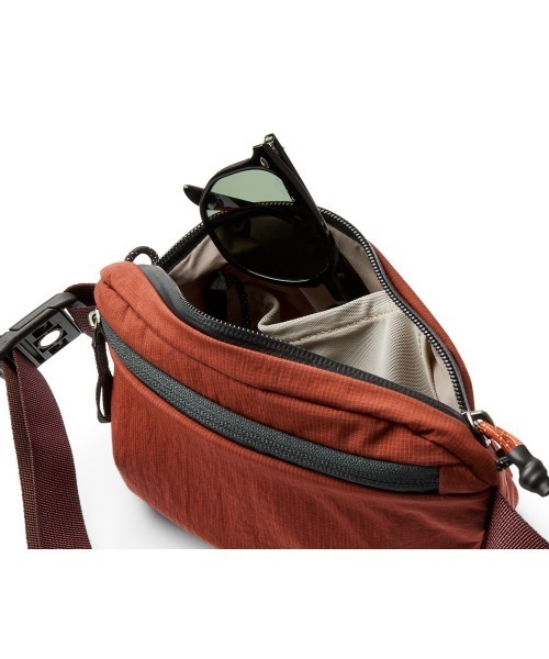 entre square（アントレスクエアー）の「Bellroy/ボディバッグ/ウェストポーチ Lite Belt Bag クレイ（ボディバッグ/ウエストポーチ・メンズ・レンガ・ONESIZE）」の7枚目の写真