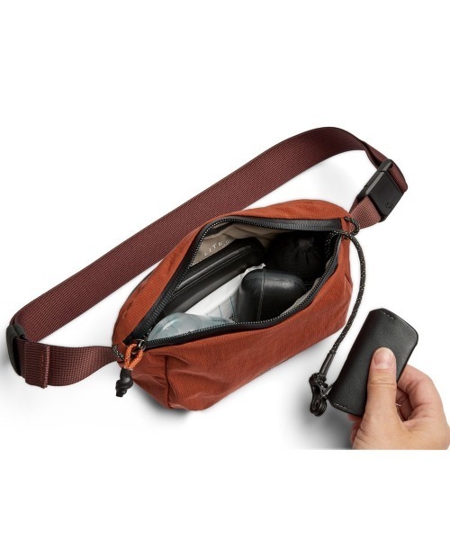 entre square（アントレスクエアー）の「Bellroy/ボディバッグ/ウェストポーチ Lite Belt Bag クレイ（ボディバッグ/ウエストポーチ・メンズ・レンガ・ONESIZE）」の8枚目の写真