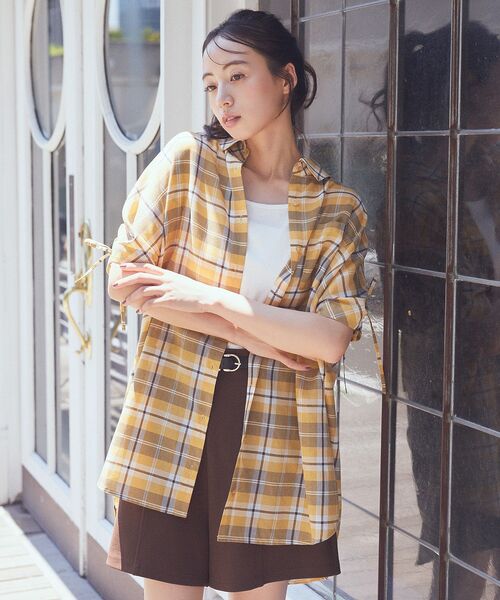 earth music&ecology(アースミュージックアンドエコロジー)の「2wayショルダードロストリボンチェックシャツ(シャツ/ブラウス・レディース・ブラウン/イエロー/クリーム・FREE)」の21枚目の写真