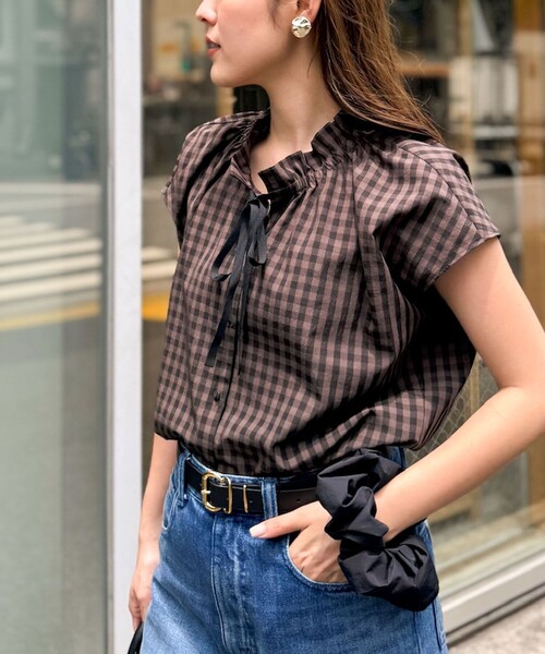 NOLLEY’S（ノーリーズ）の「衿フリルショートスリーブシャツ（シャツ/ブラウス・レディース・ブルー系その他6/ブラウン系その他/ネイビー/ホワイト・38）」の2枚目の写真