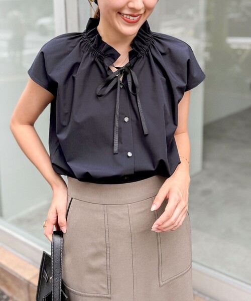 NOLLEY’S（ノーリーズ）の「衿フリルショートスリーブシャツ（シャツ/ブラウス・レディース・ブルー系その他6/ブラウン系その他/ネイビー/ホワイト・38）」の3枚目の写真