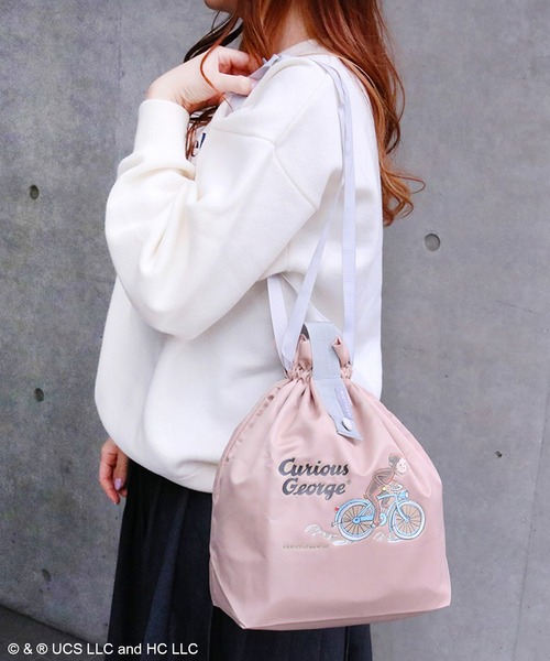 ACCOMMODE(アコモデ)の「【365Curious 】おさるのジョージ コンパクトクーラー巾着バッグ(ハンドバッグ・レディース・ベージュ/ネイビー・FREE)」の1枚目の写真