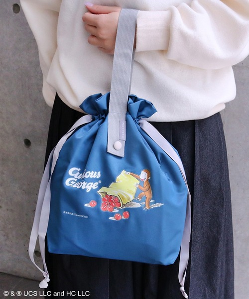 ACCOMMODE(アコモデ)の「【365Curious 】おさるのジョージ コンパクトクーラー巾着バッグ(ハンドバッグ・レディース・ベージュ/ネイビー・FREE)」の2枚目の写真