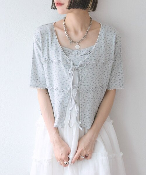 w closet(ダブルクローゼット)の「【セットアイテム】フラワーカーディガン+キャミSET(カーディガン/ボレロ・レディース・アイボリー/オフホワイト/グレー・FREE)」の3枚目の写真