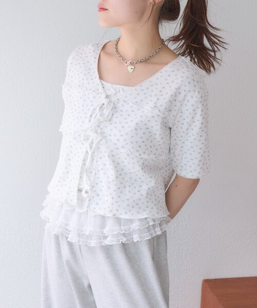 w closet(ダブルクローゼット)の「【セットアイテム】フラワーカーディガン+キャミSET(カーディガン/ボレロ・レディース・アイボリー/オフホワイト/グレー・FREE)」の1枚目の写真