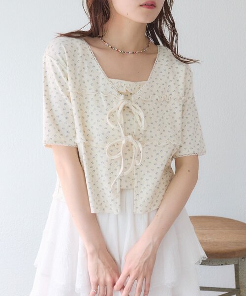 w closet(ダブルクローゼット)の「【セットアイテム】フラワーカーディガン+キャミSET(カーディガン/ボレロ・レディース・アイボリー/オフホワイト/グレー・FREE)」の2枚目の写真