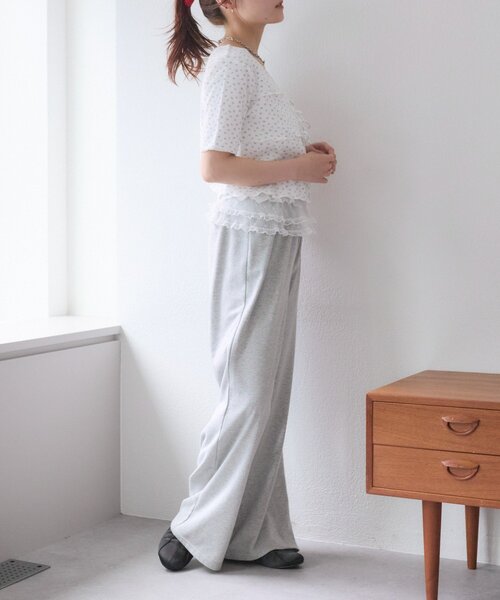 w closet(ダブルクローゼット)の「【セットアイテム】フラワーカーディガン+キャミSET(カーディガン/ボレロ・レディース・アイボリー/オフホワイト/グレー・FREE)」の4枚目の写真