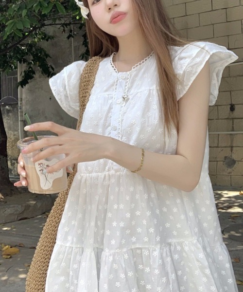 gossip！ロサンゼルス（ゴシップロサンゼルス）の「小花刺繍フリル肩段々ギャザーノースリーブチュニック/レース ティアードミニ丈ワンピース（チュニック・レディース・ホワイト・M）」の3枚目の写真