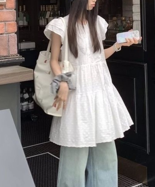 gossip！ロサンゼルス（ゴシップロサンゼルス）の「小花刺繍フリル肩段々ギャザーノースリーブチュニック/レース ティアードミニ丈ワンピース（チュニック・レディース・ホワイト・M）」の17枚目の写真
