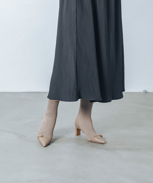 EVOL(イーボル)の「【S-LLサイズ展開・美脚効果あり】ニットベルトショートブーツ BZ23842(ブーツ・レディース・ベージュ/ブラック・M/L/LL/S)」の6枚目の写真