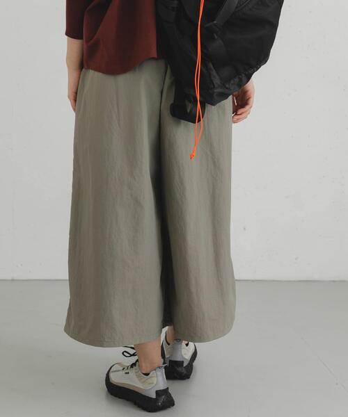 EKAL（エカル）の「『UR TECH』 ナイロンタッサーワイドパンツ（その他パンツ・レディース・ベージュ系その他/ブラック系その他・ONE）」の13枚目の写真