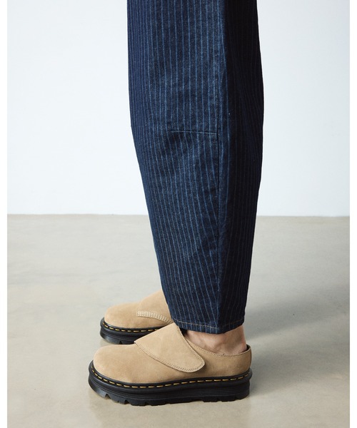 軽やかな履き心地 Dr.Martens ZEBZAG ANYWAIR スエード サンダル 軽やかな履き心地 Dr.Martens ZEBZAG ANYWAIR スエード サンダル
